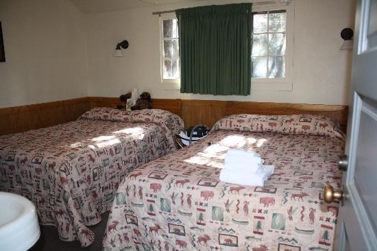 Old Faithful Lodge Cabins 04.[1]